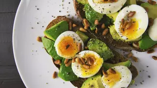 Aumenta el consumo de esta grasa si quieres rejuvenecer hasta 5 años: los alimentos que debes incluir en tu dieta para notar el cambio definitivo