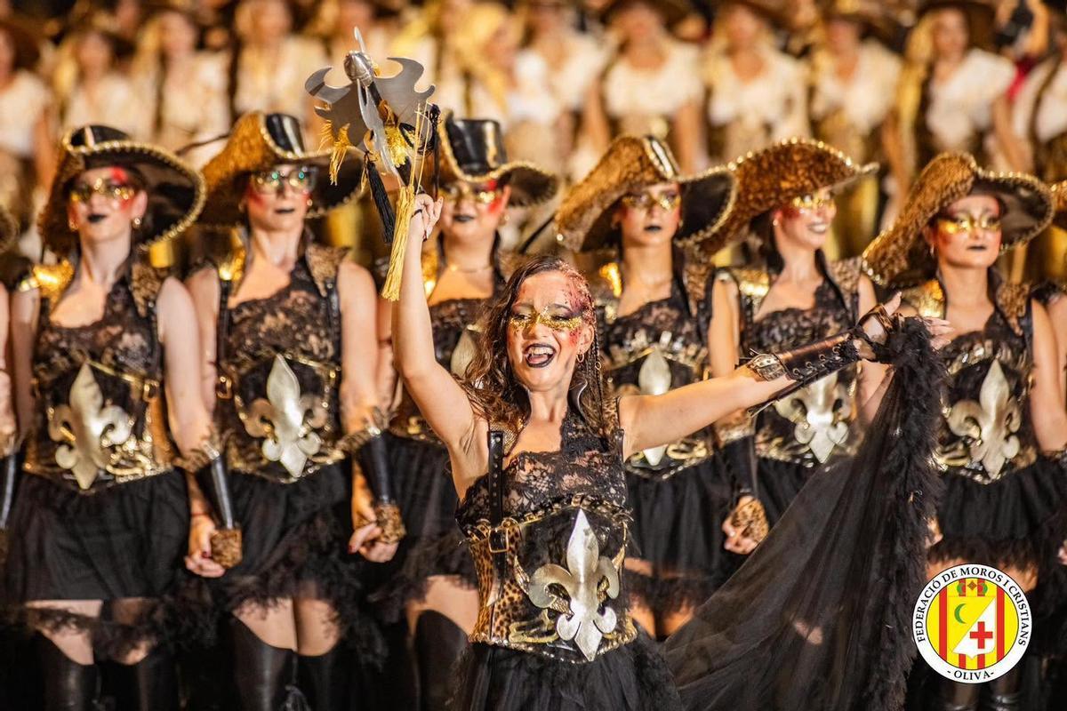 Oliva vive con la máxima pasión las fiestas de Moros i Cristians 2026: Vecinos y turistas disfrutan de la espectacularidad de los actos