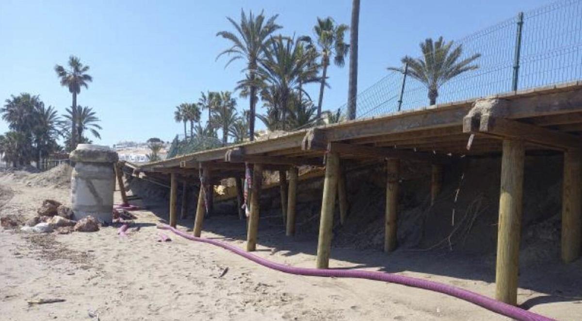 Imagen del tramo que ha cedido y ha derrumbado parte del cerramiento de Las Mimosas en Mijas