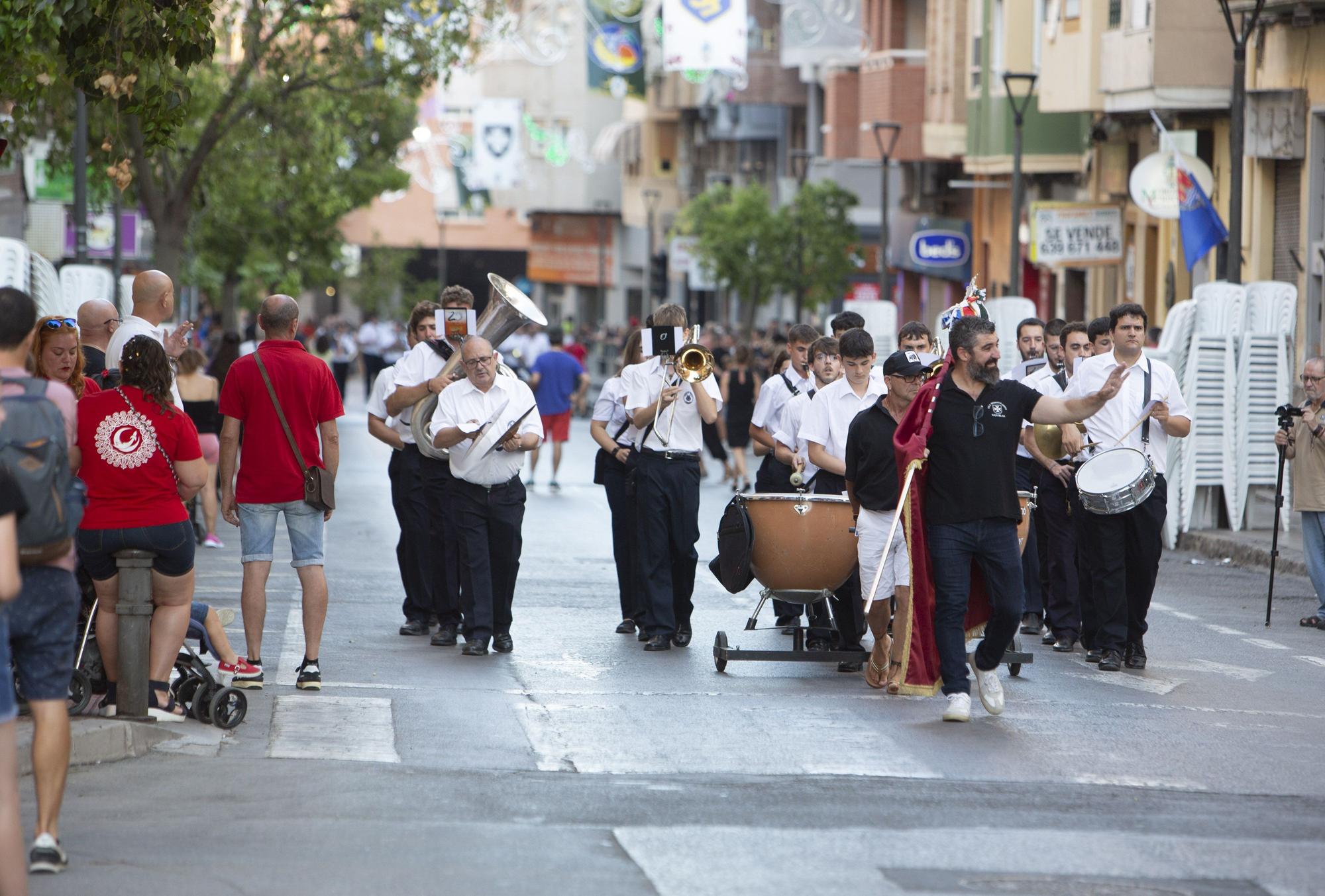 Arrancan las Fiestas de los Moros Y Cristianos de San Blas con la entrada de bandas y el Homenaje a los festeros fallecidos