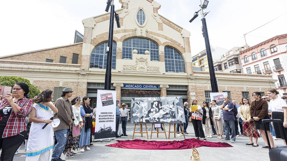 Acto en la Plaza del 25 de mayo