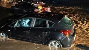 Los Bomberos rescatan a varios conductores atrapados por el agua en Granollers y Canovelles