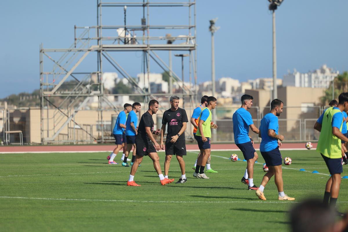 El primer entrenamiento de pretemporada de la UD Ibiza, en imágenes