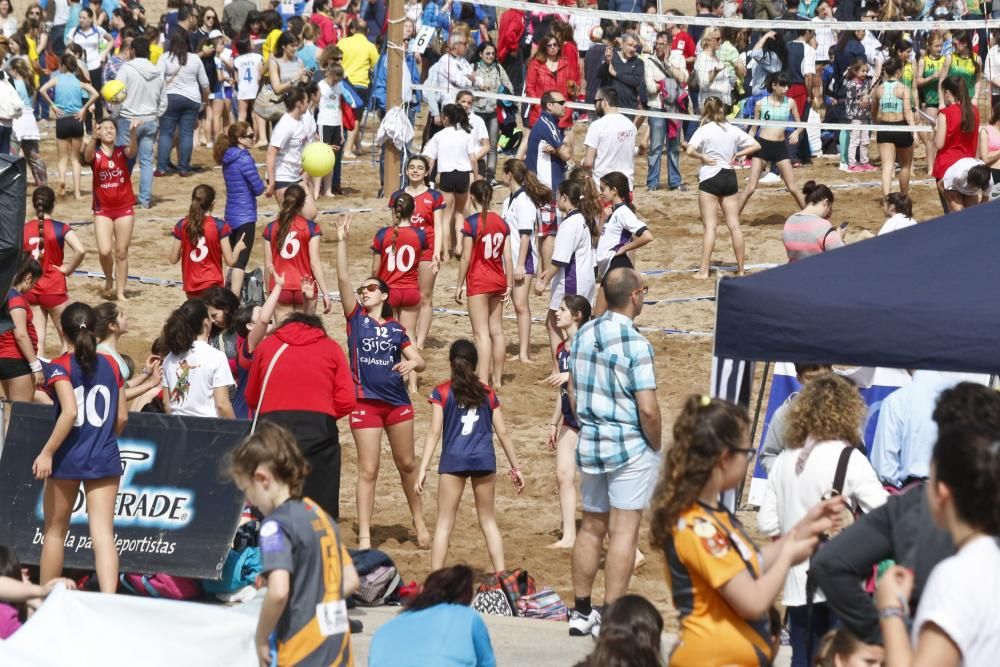 Competición de volley playa en Poniente