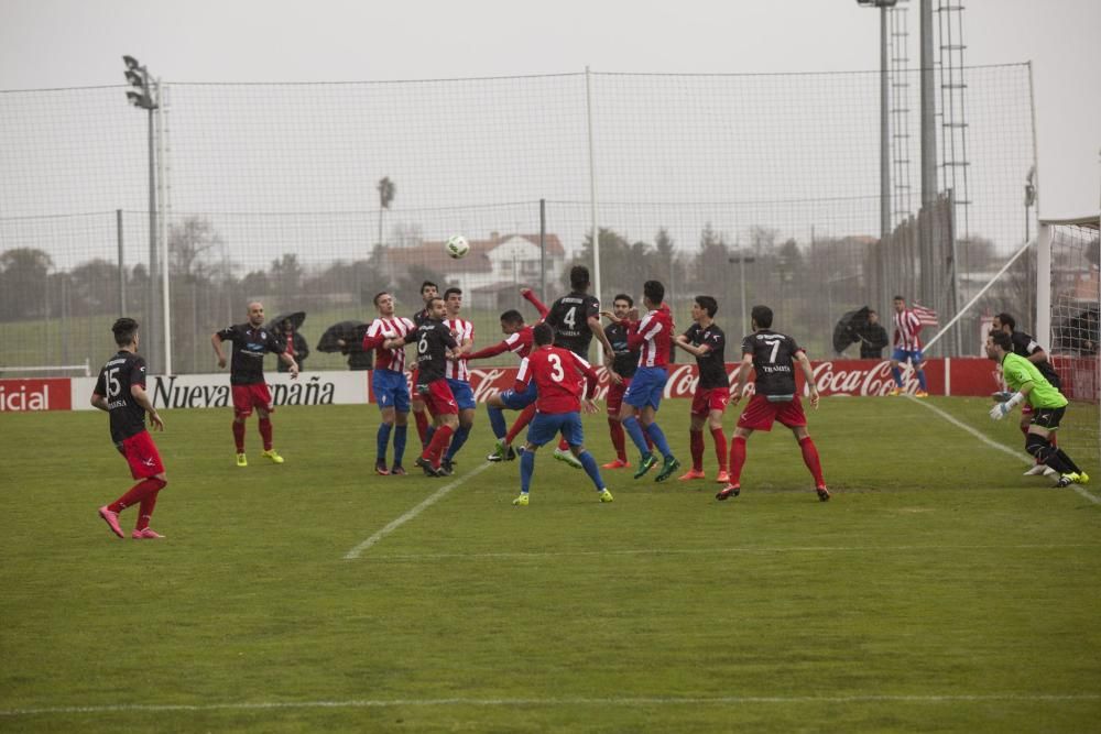 El partido entre el Sporting B y el Langreo, en imágenes