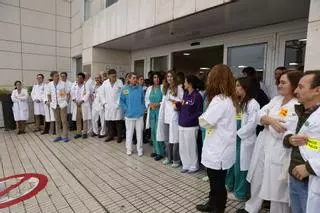 IMÁGENES: Concentraciones en Oviedo y Gijón en el segundo día de huelga médica