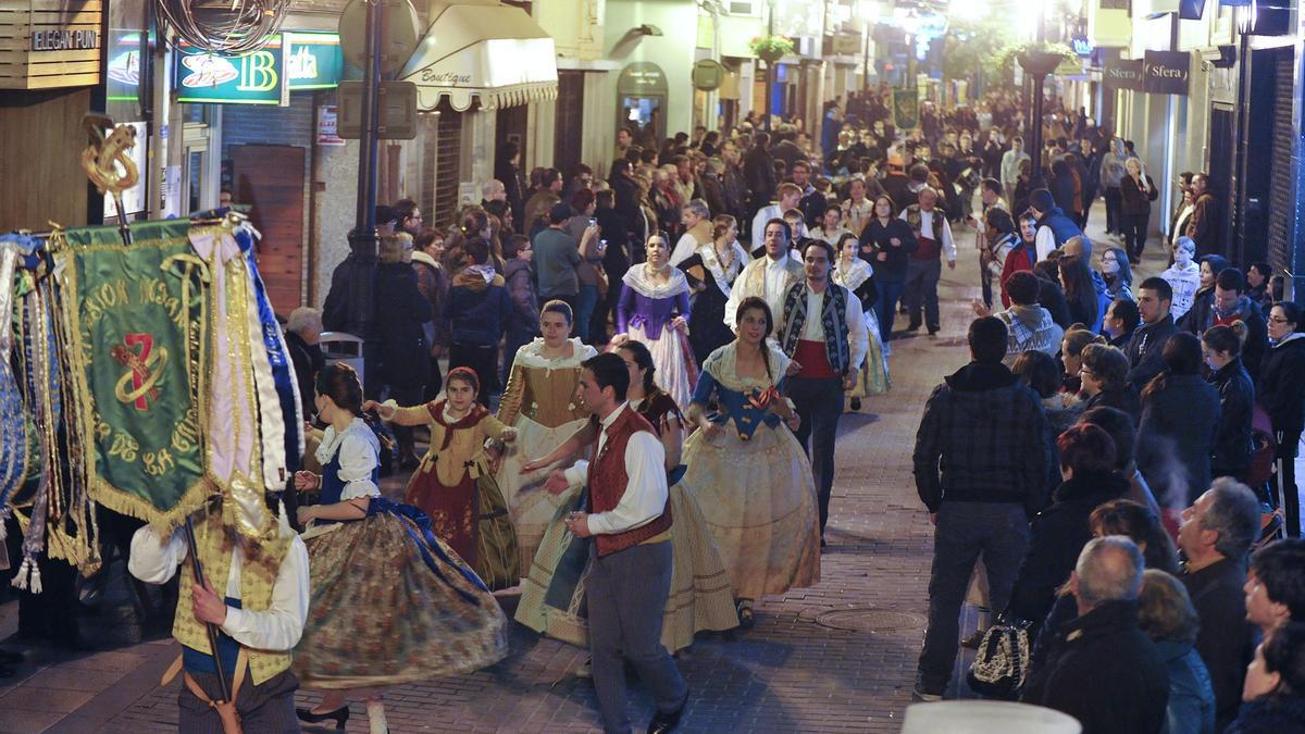 Desfile final de las fiestas de la Magdalena de Castelló por el centro de la ciudad.
