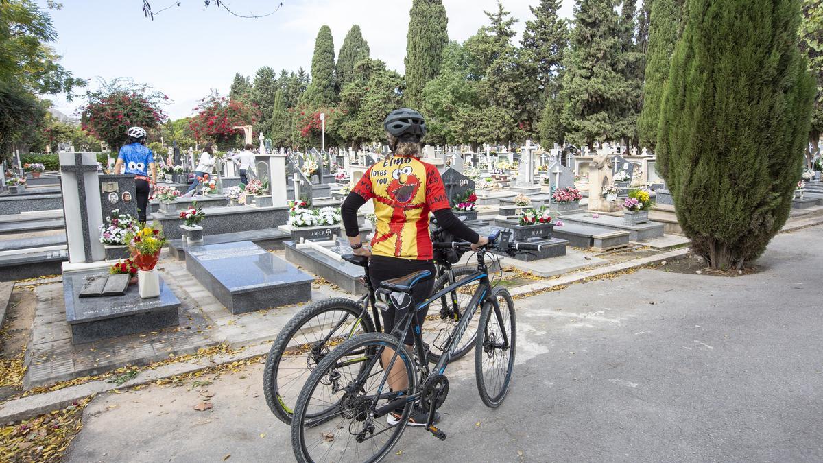 Día de Todos los Santos en el Cementerio de Alicante