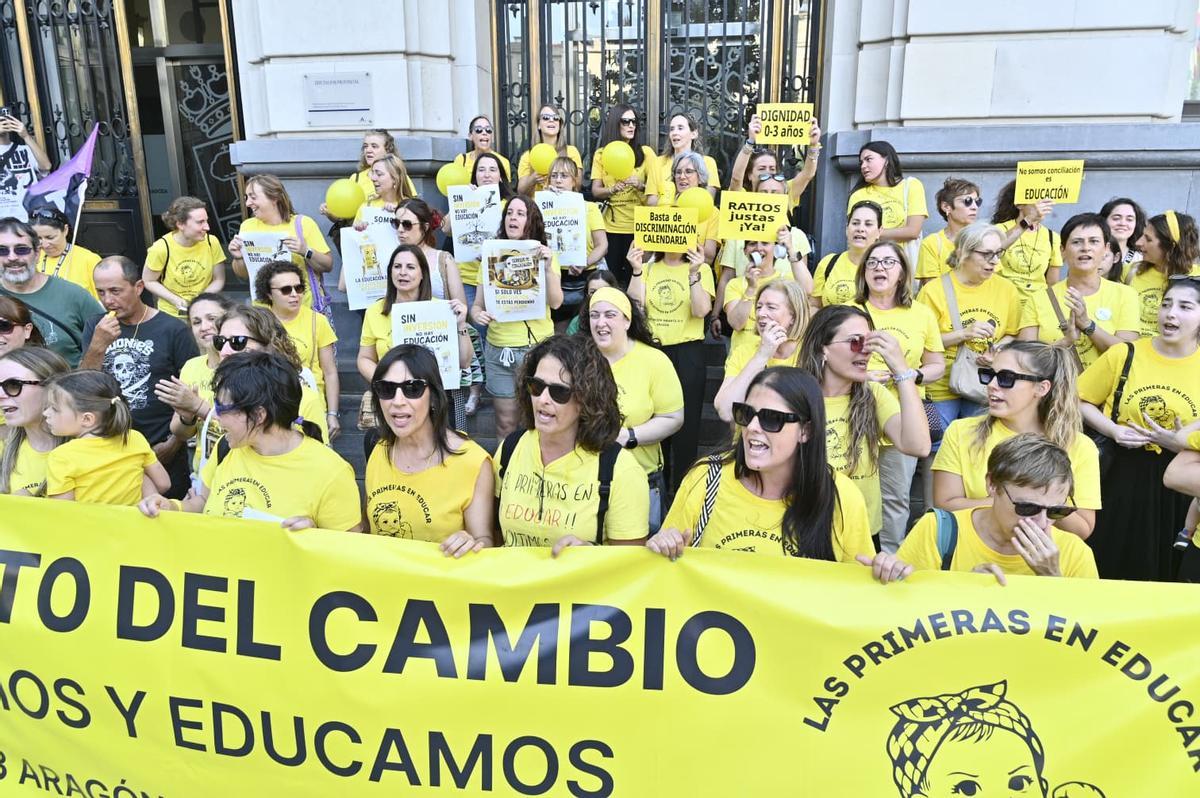 Las educadoras de 0 a 3 años se concentran en Zaragoza para reivindicar sus derechos laborales.