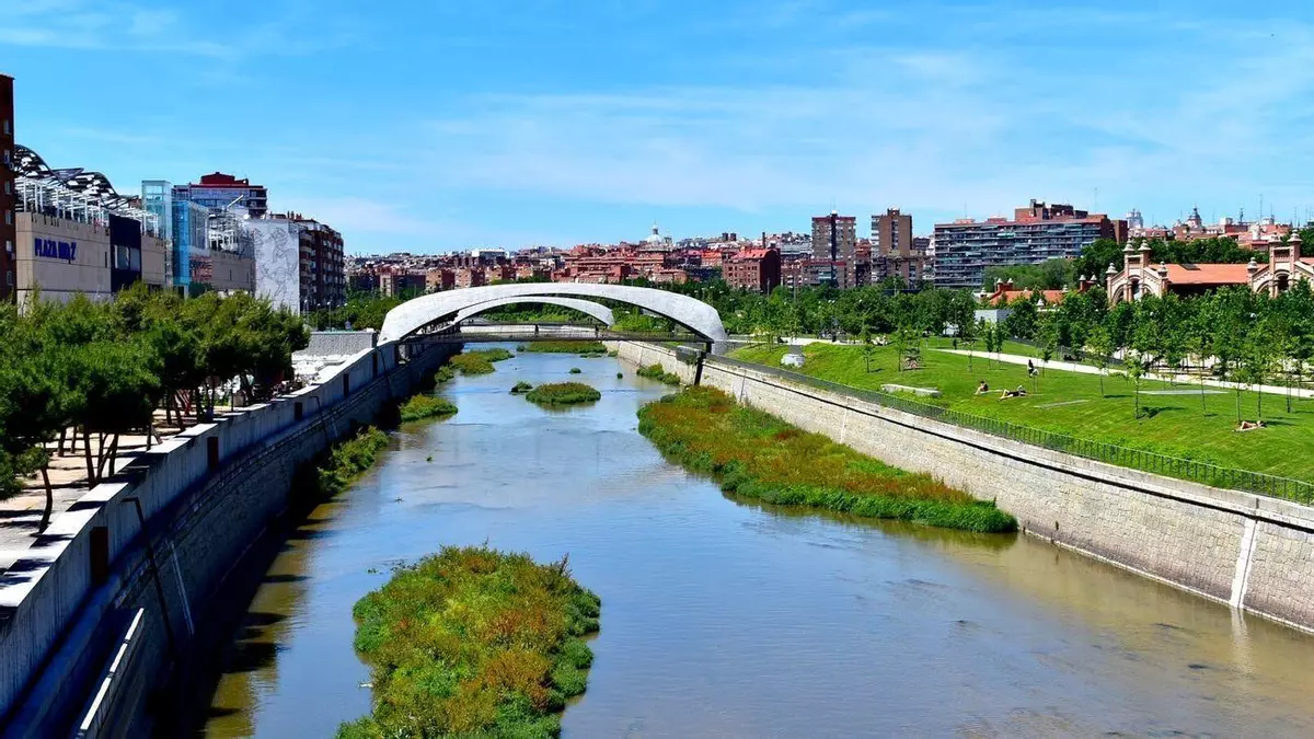Cuando el Manzanares era apto para el baño: ¿por qué está prohibido nadar en los ríos de Madrid?