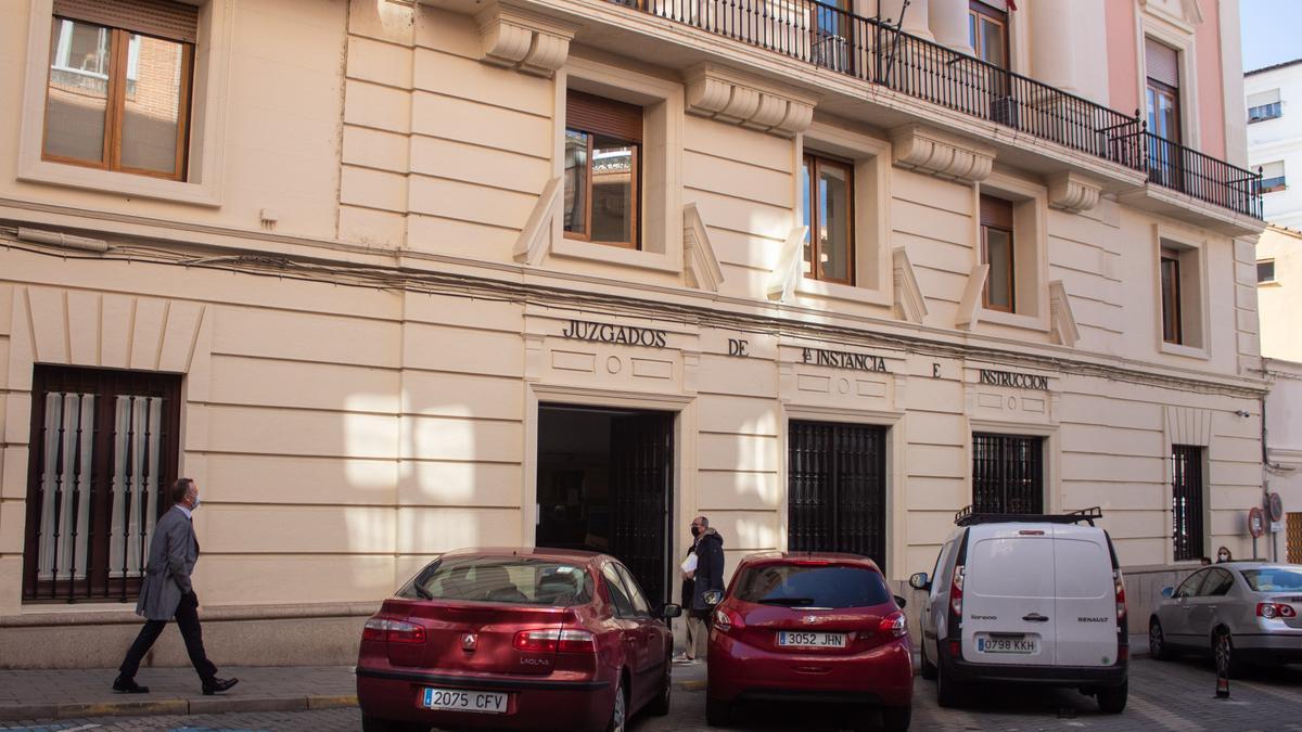 Entrada a los juzgados de la capital.