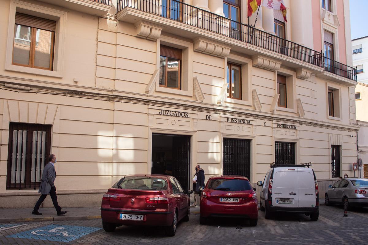 Entrada a los juzgados de la capital.