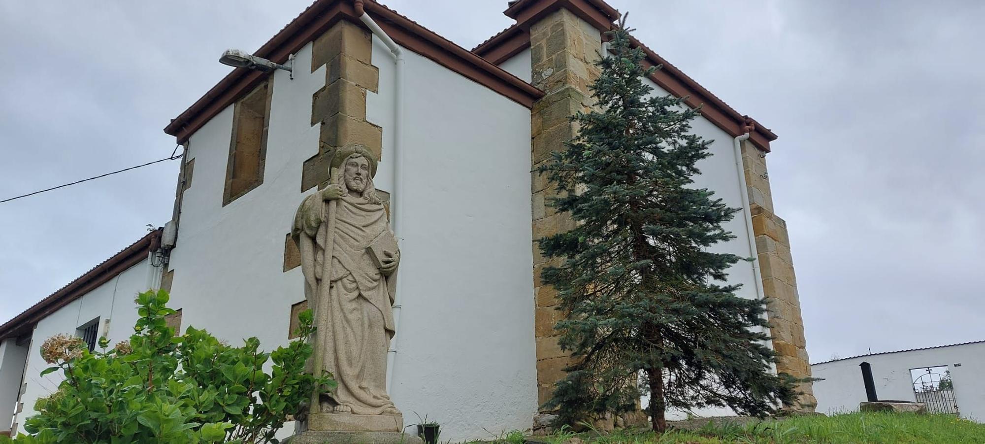 Así es el cruceiro del siglo XVIII que llegó a Pruvia, en Llanera, desde la localidad gallega de Betanzos