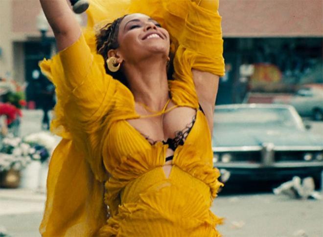 Beyoncé en el videoclip de 'Hold up'