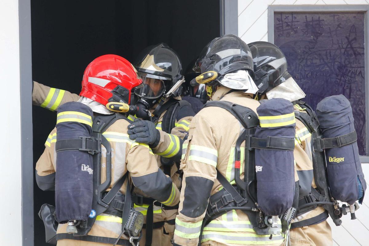 Galería de imágenes del incendio en los bajos del antiguo cine Cartago de Ibiza