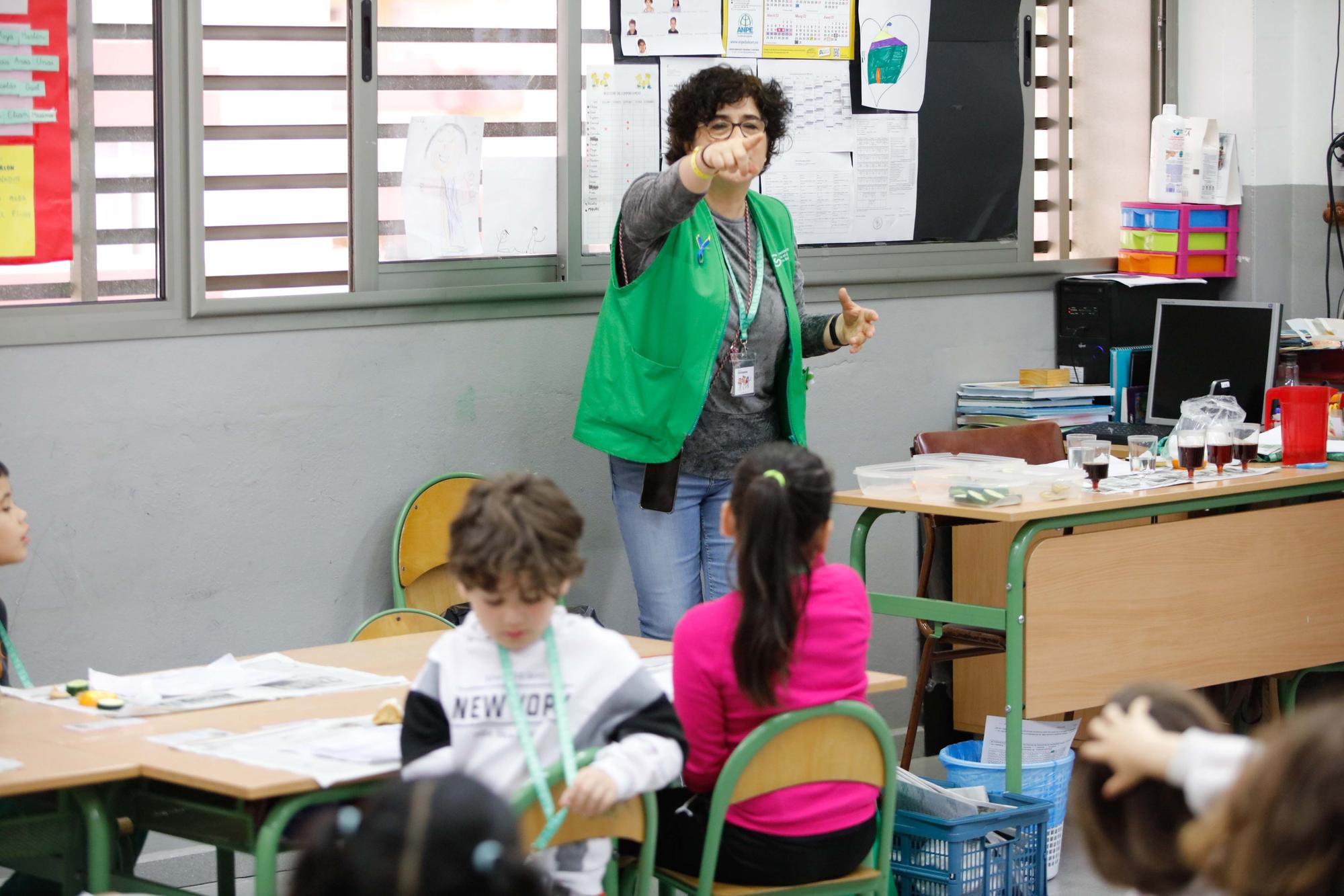 'Ciencia para todos' de la AECC en centros educativos de Ibiza