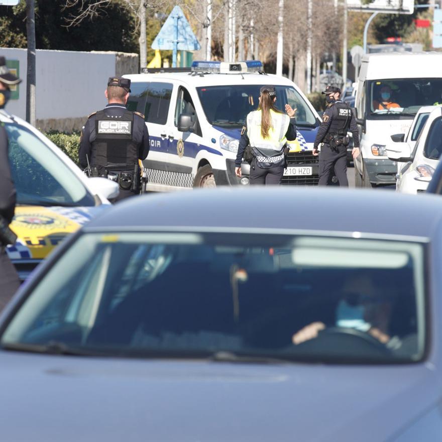 Los controles policiales provocan colas kilométricas en el acceso a Alicante