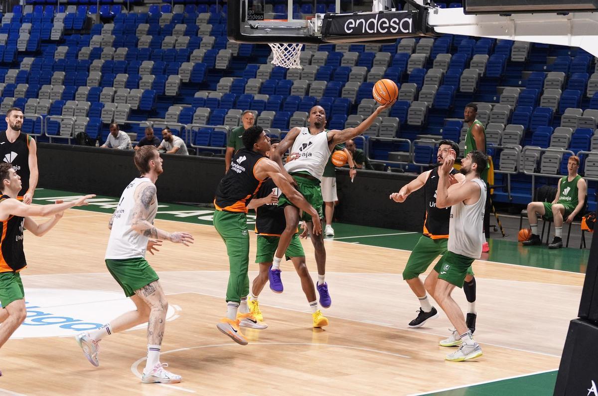 Imagen del entrenamiento del viernes en el Carpena.