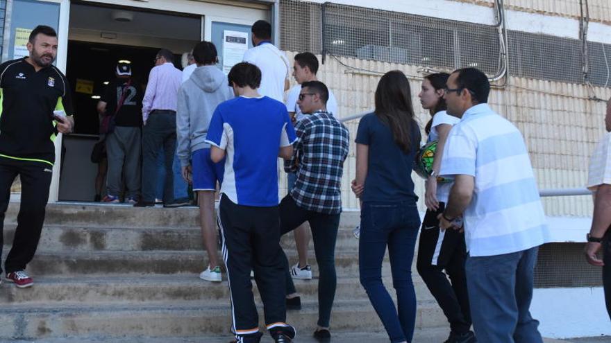 Colas esta mañana en el estadio Cartagonova