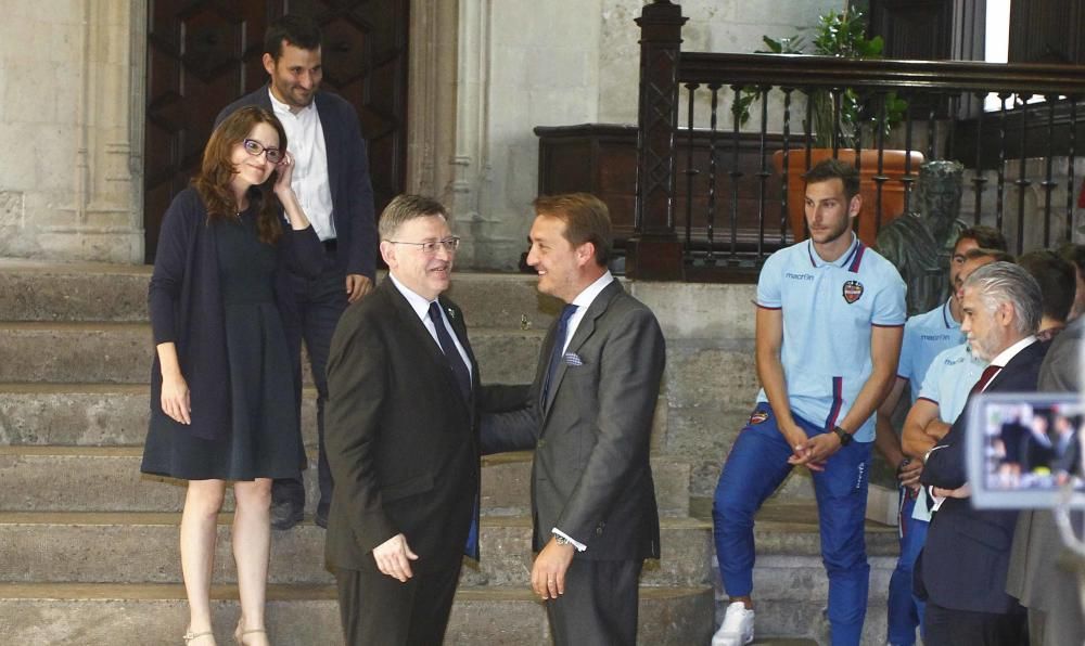 El Levante celebraron el ascenso en la Generalitat