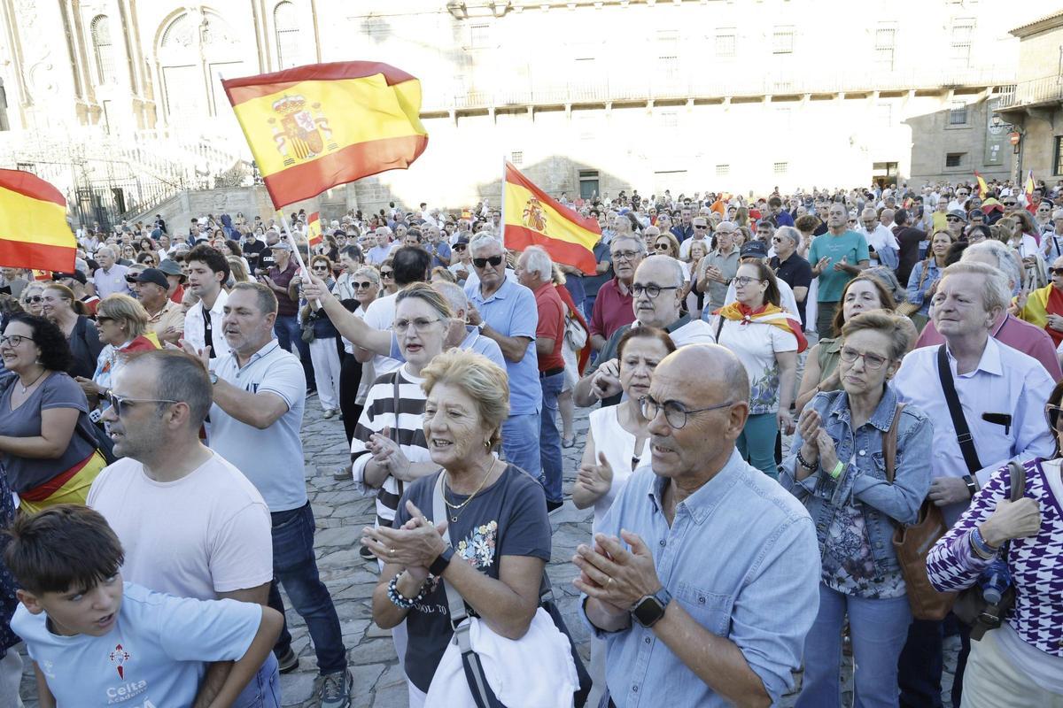 Cientos de personas se movilizan en Santiago para mostrar su apoyo a Ceuta Cientos de personas se movilizan en Santiago para mostrar su apoyo a Ceuta