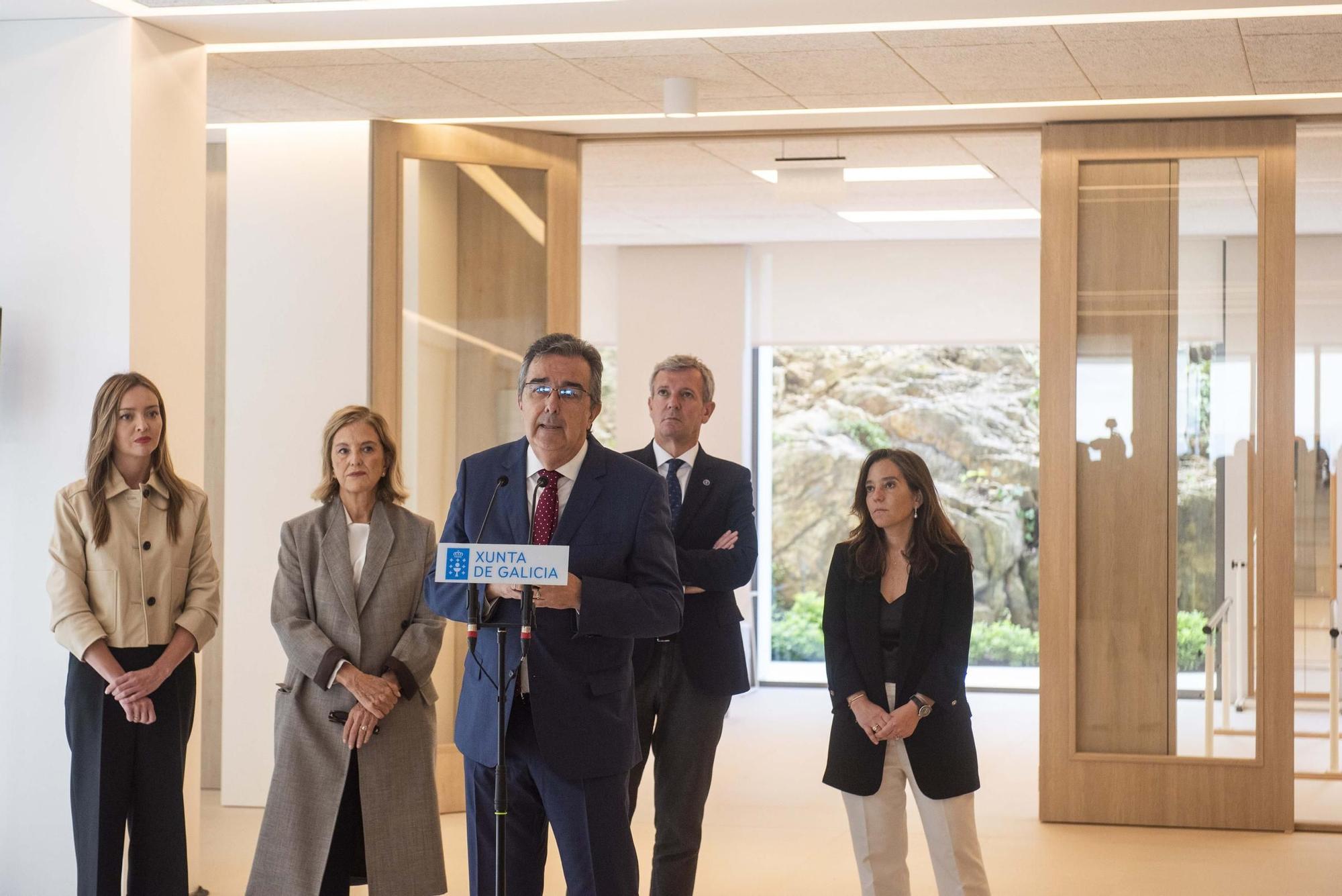 Visita a la nueva residencia de mayores de Eirís financiada por la Fundación Amancio Ortega