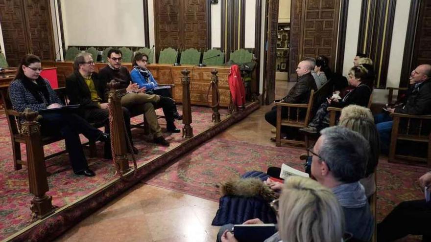 Christoph Strieder y Tomás del Bien presiden la reunión con Amigos de Toro 2016.