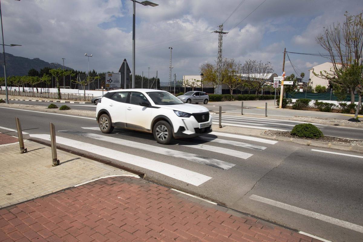 Tramo de la CV-600 donde se proyecta la rotonda de acceso a Llocnou d'en Fenollet.