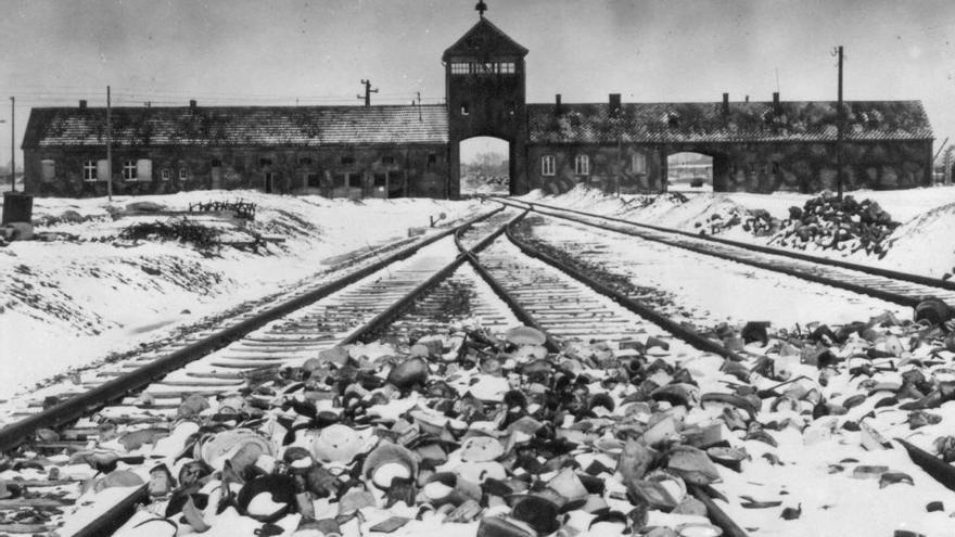 La puerta del horror: la vía de tren que conducía hasta la entrada de Auschwitz.