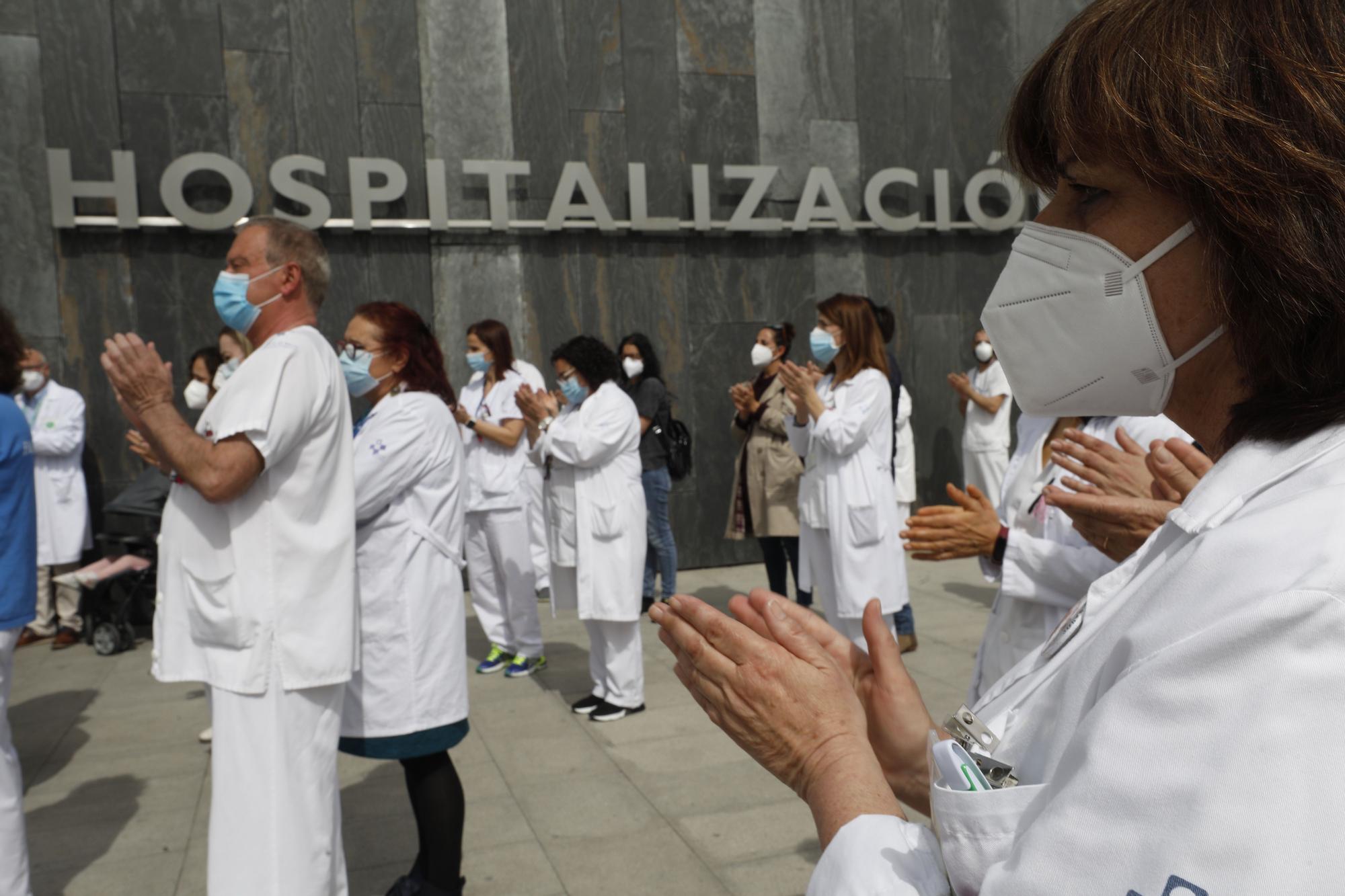 Homenaje de los sanitarios del HUCA a la compañera fallecida por covid