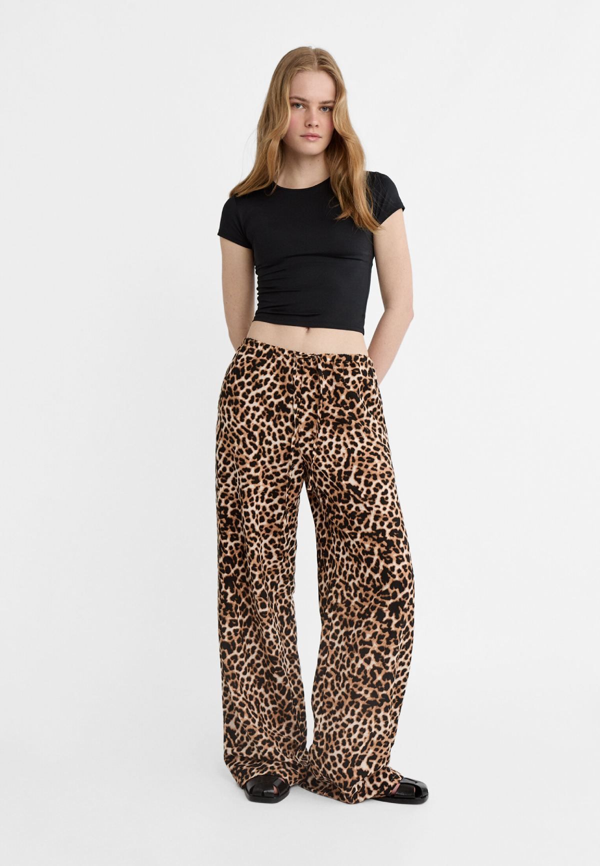 STRADIVARIUS PANTALONES ANIMAL PRINT Los pantalones que llevan las insiders estan en Stradivarius 6 modelos animal print muy caneros