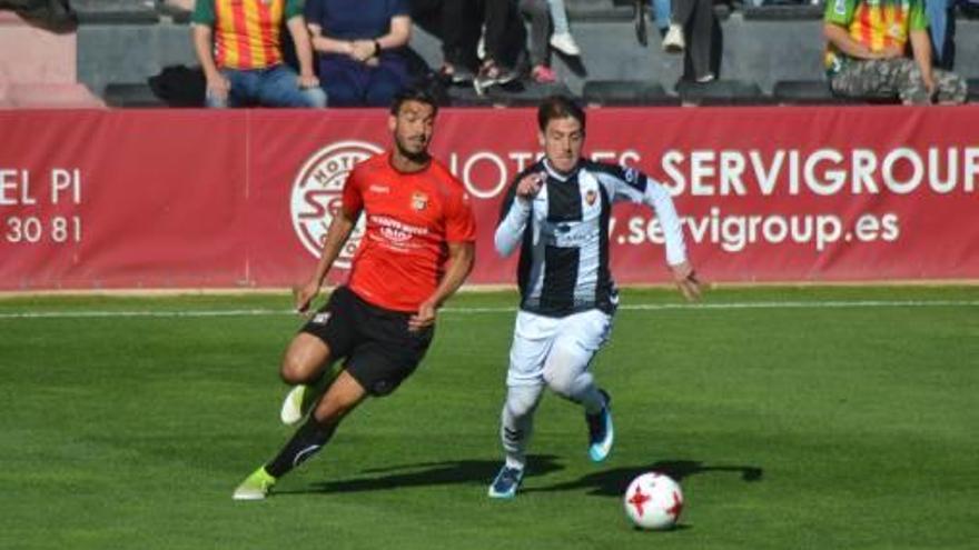 El mediapunta alicantino de La Nucía, Fofo, que ayer marcó el primer gol ante el Castellón.