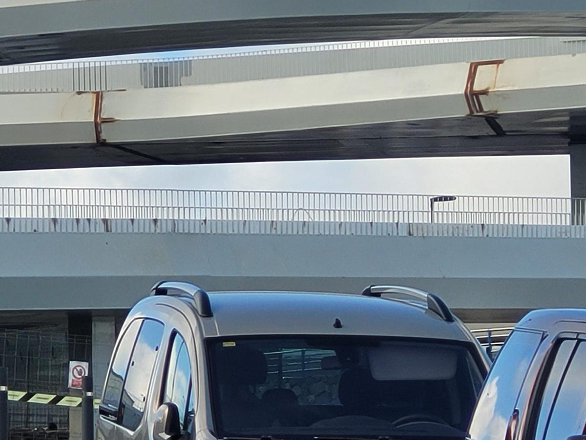 Óxido en la pasarela de Padre Anchieta.