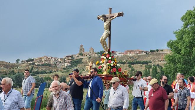 GALERÍA | Toro vive la romería del Cristo de las Batallas con lluvia en el tramo final
