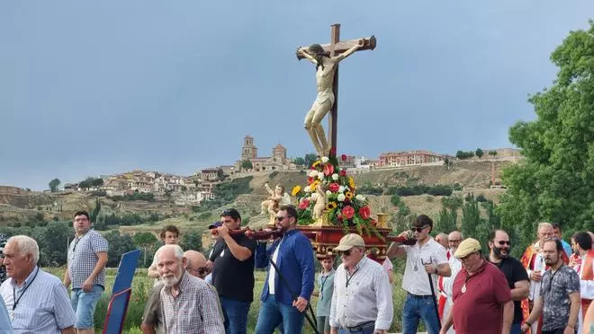 GALERÍA | Toro vive la romería del Cristo de las Batallas con lluvia en el tramo final