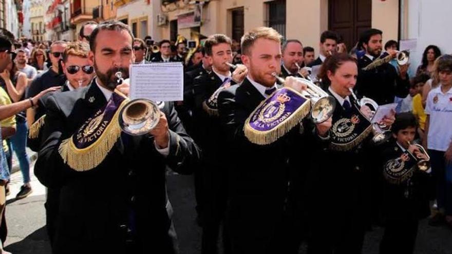 Vídeo | La Esperanza de Triana acompañada por la Banda de las Cigarreras
