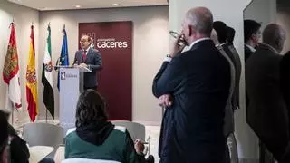 La oposición en bloque critica a Mateos por su falta de consenso con el mercadillo de Cáceres
