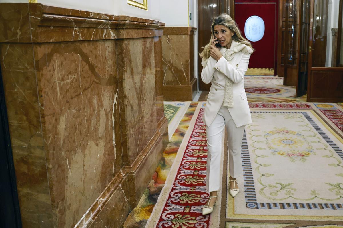 La vicepresidenta segunda del Gobierno y ministra de Trabajo, Yolanda Díaz, en una imagen en los pasillos del Congreso.