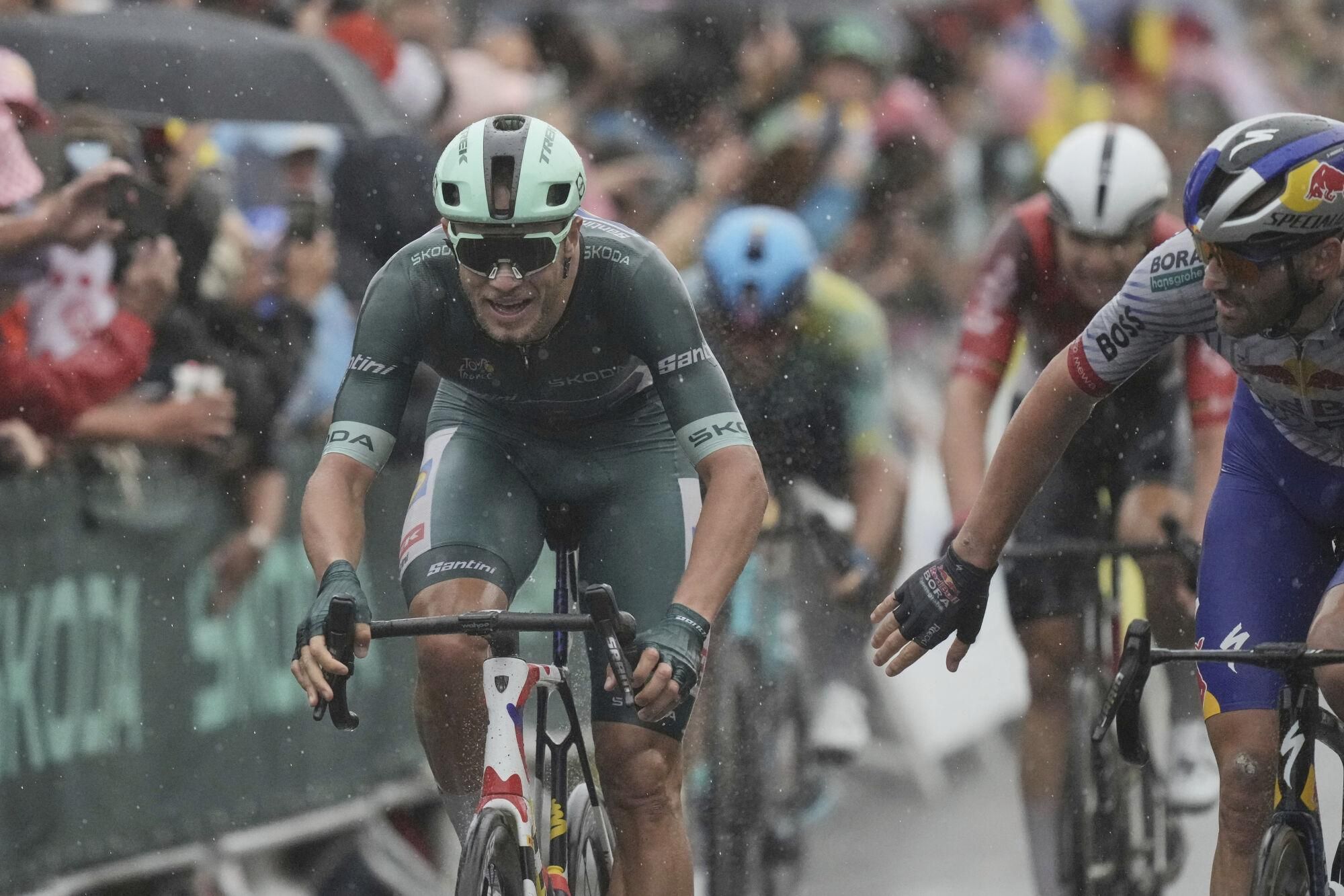 Italy&#039;s Jonathan Milan, left, sprints ahead of Belgium&#039;s Jordi Meeus to win the seventeenth stage of the Tour de France cycling race over 160.4 kilometers (99.7 miles) with start in Bollene and finish in Valence, France, Wednesday, July 23, 2025. (AP Photo/Thibault Camus)