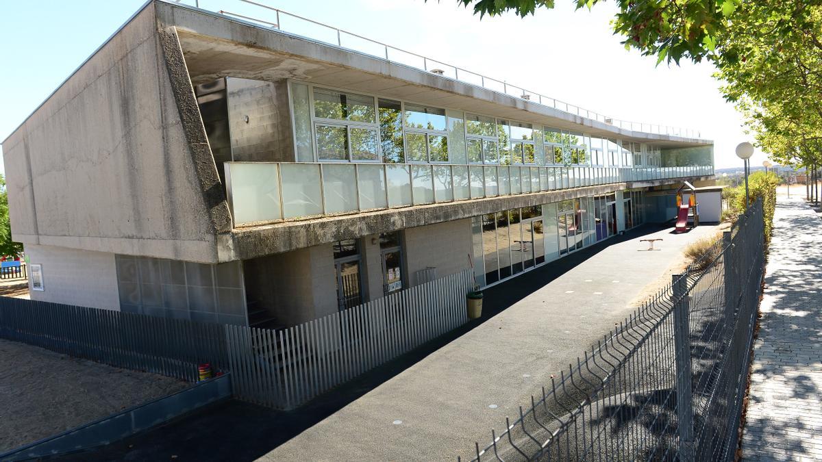 Exteriores del CEIP Las Eras, en Malpartida de Plasencia.