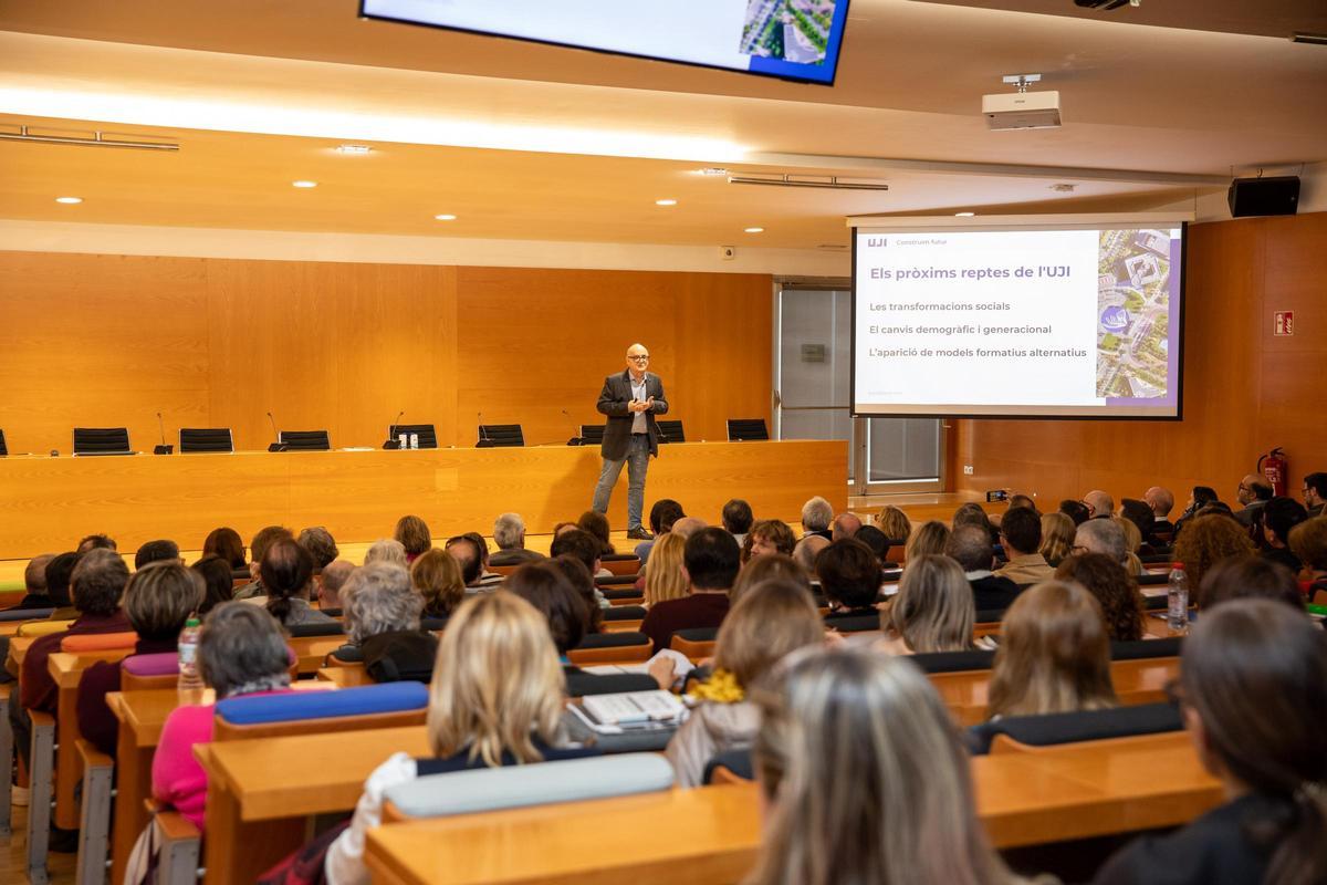 Lancis, esta mañana, en su primer debate abierto sobre los próximos retos de la UJI.