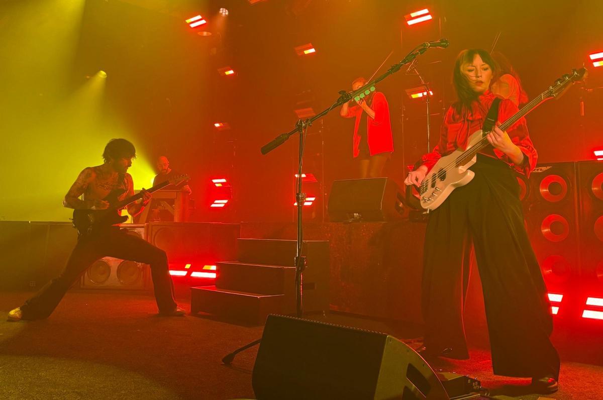 Biffy Clyro desata una noche de puro rock en el Auditorio Roig Arena.