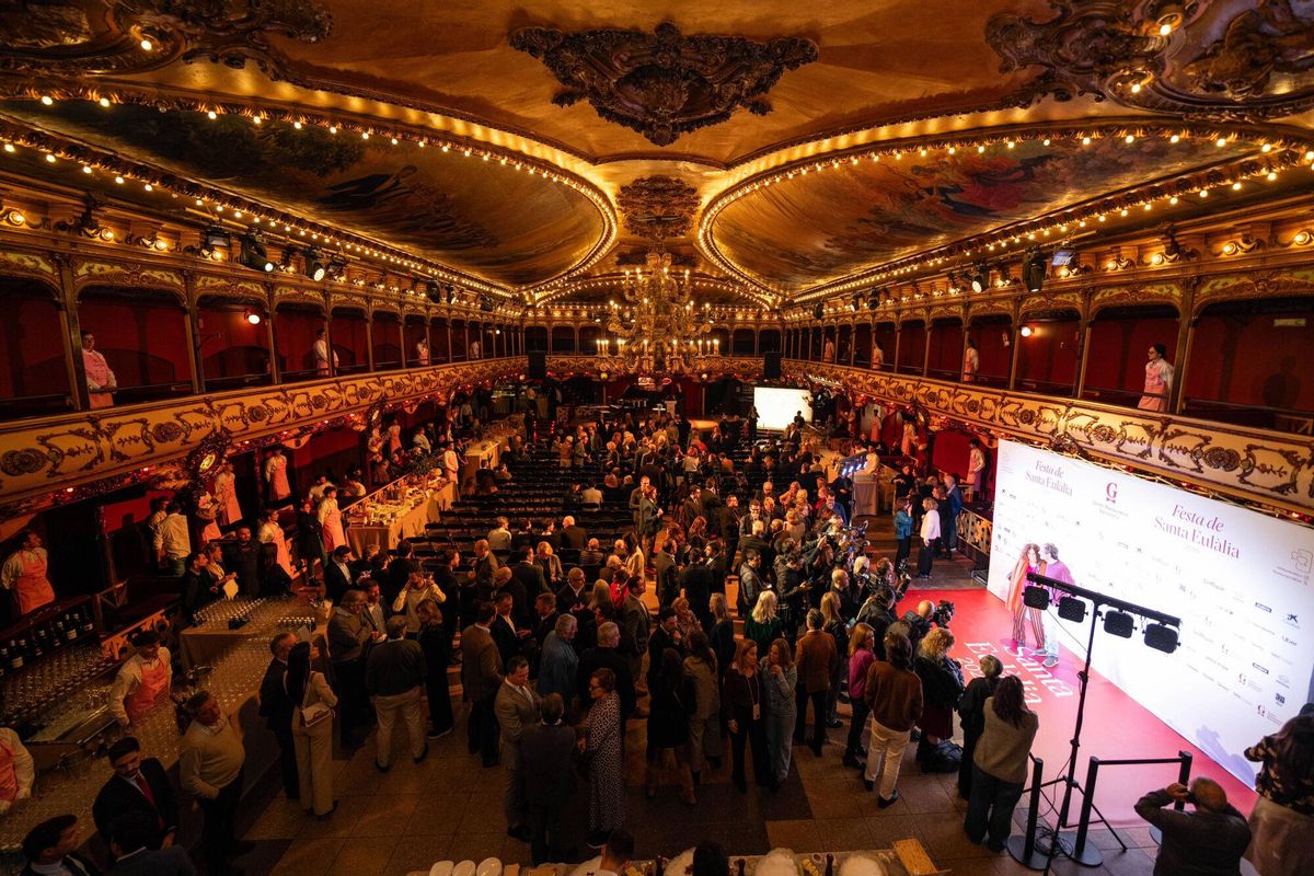 Joan Manuel Serrat emociona y eleva el listón de la fiesta mayor de la  restauración de Barcelona