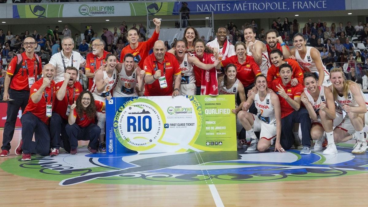 Las jugadoras de la selección posan tras clasificarse para Río