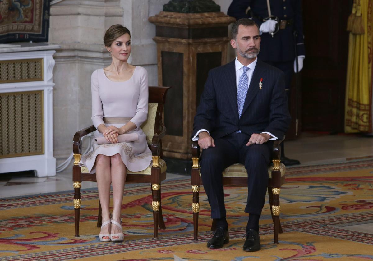 Felipe VI y la reina, Letizia Ortiz, se reúnen de héroes anónimos en la entrega de medallas al Mérito Civil