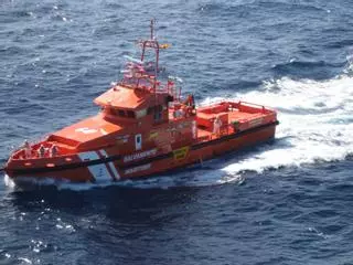Detenidos nueve migrantes por piratería tras amotinarse en el barco que los rescató