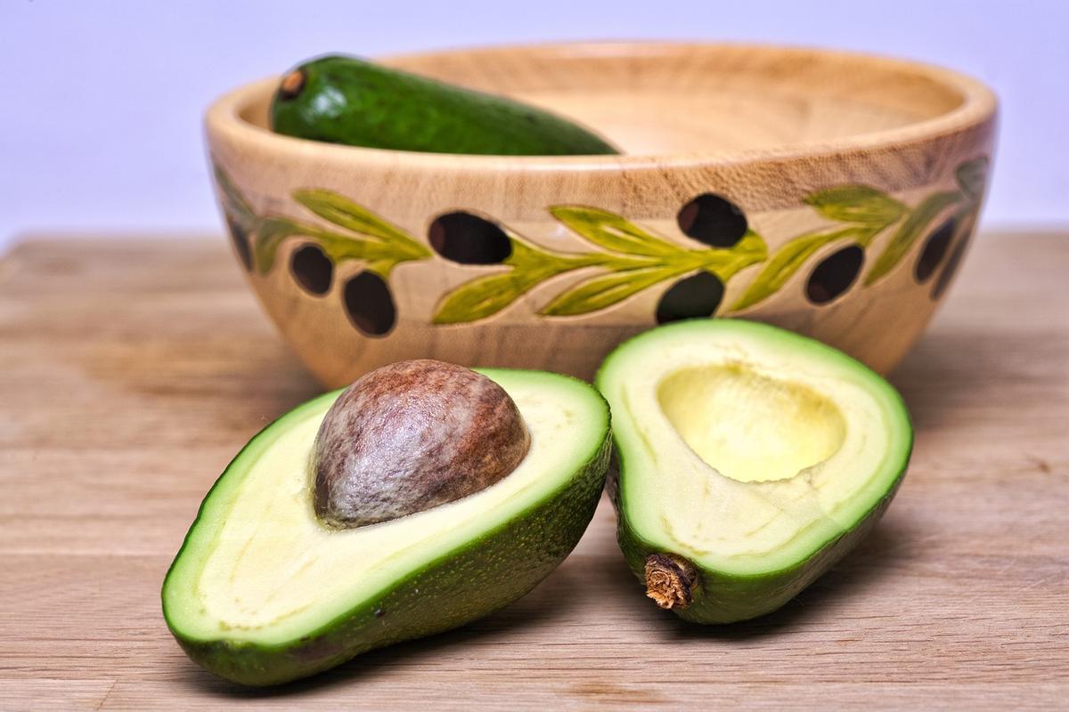 El aguacate es un alimento con muchos beneficios para la salud.