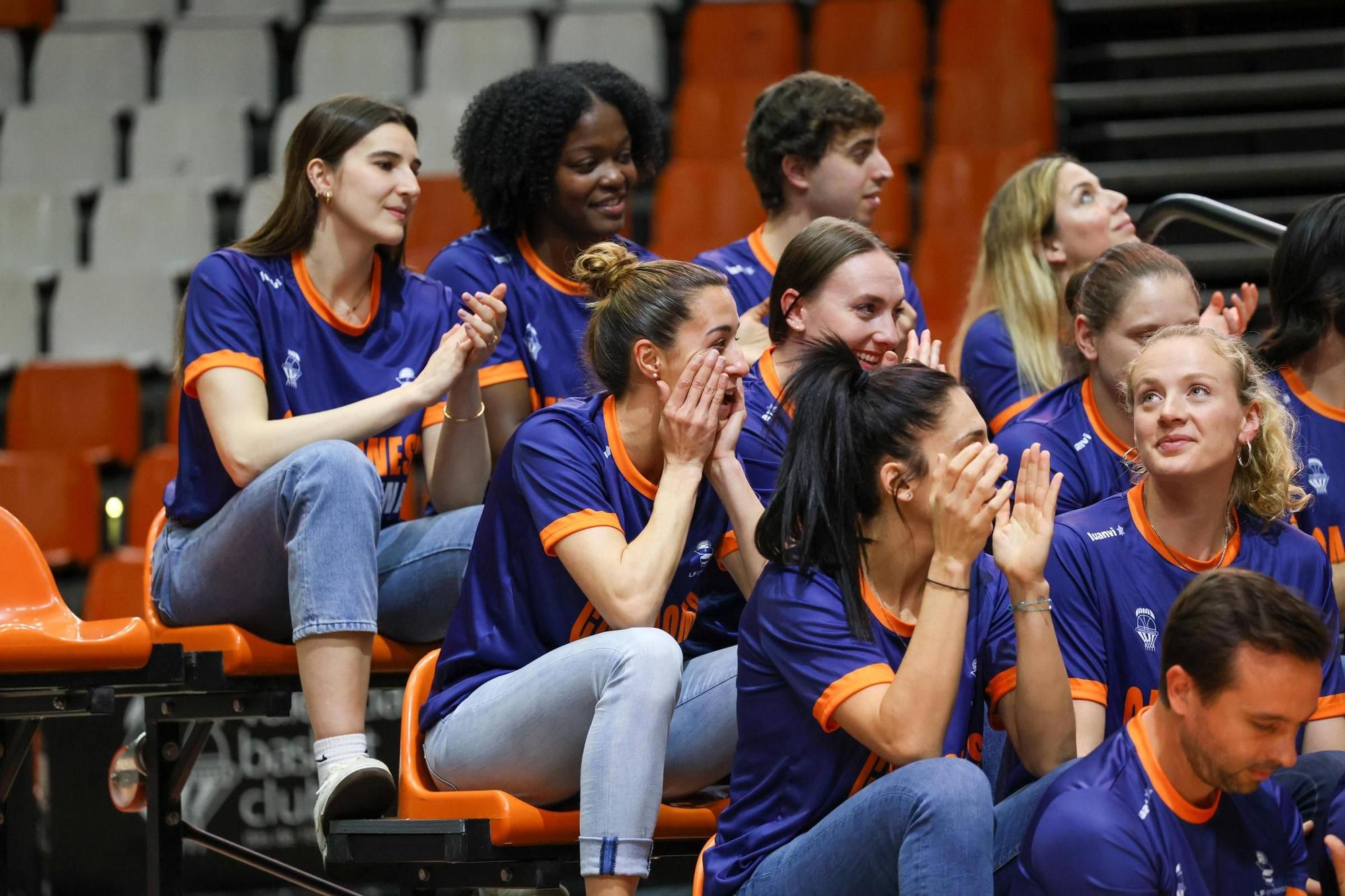 La fiesta llegó a la Fonteta: Así celebraron la Copa de la Reina