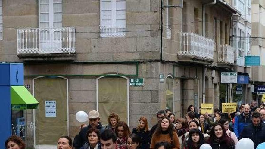 Marcha para pedir pediatra celebrada en diciembre en Bueu. // G.N.