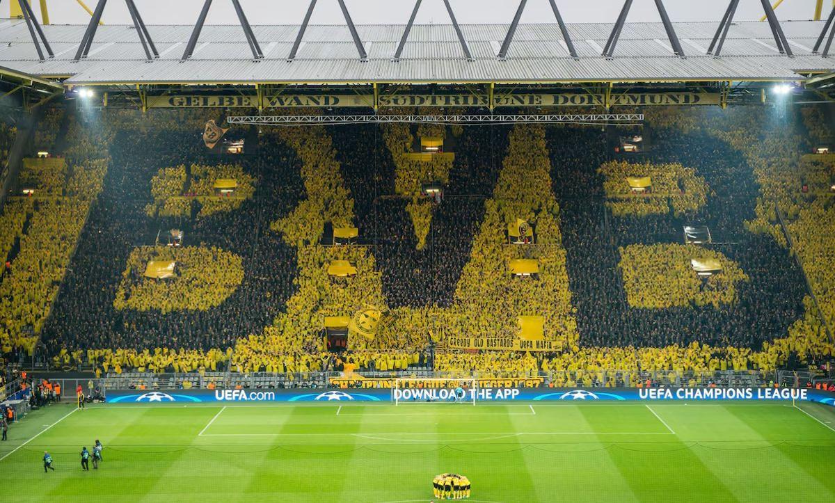 El famoso muro amarillo de Dortmund.